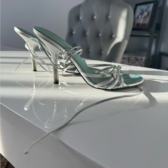 Guess tie up heels - Picture 2 of 5